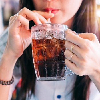 Uống đồ ngọt và calo cao tăng nguy cơ tiểu đường; có thể thay thế bằng cà phê, trà và sữa để giảm nguy cơ tiểu đường
